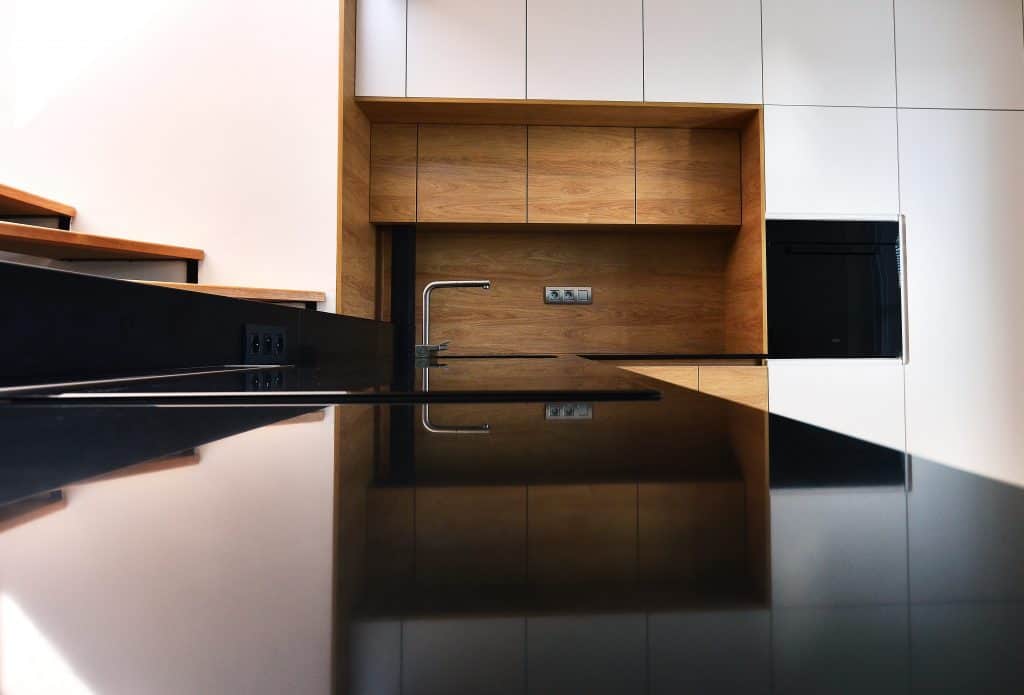 KUCHYNE NA MIERU BRATISLAVA TECHNISTONE HICKORY (1)