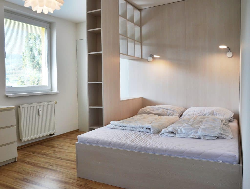 Manželská posteľ na mieru do spálne