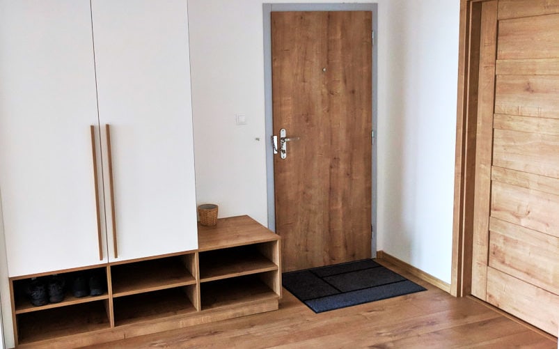 Moderné predsieňové zostavy so sedením a nábytok do chodby Dizajnové kuchyne