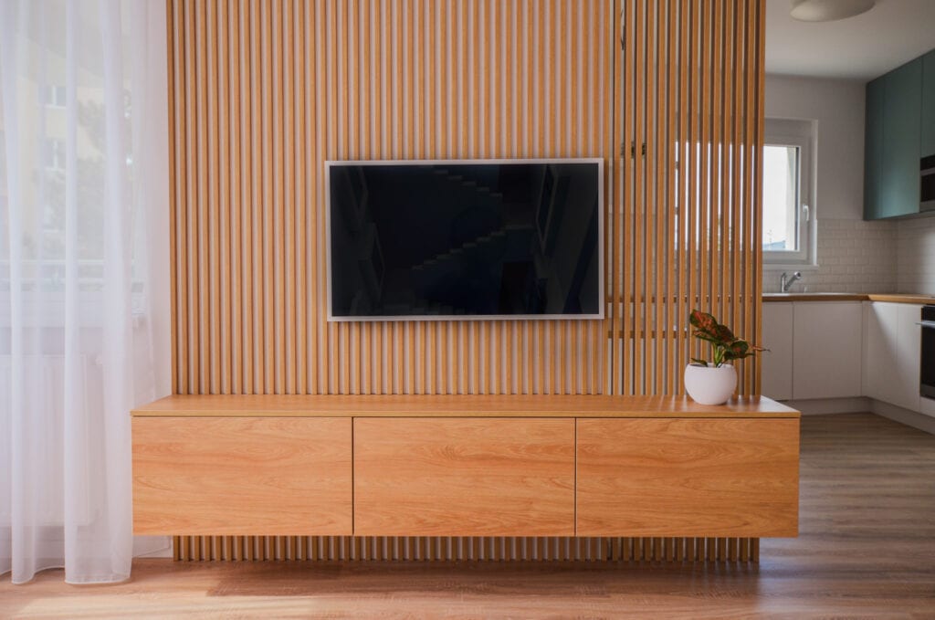 Lamely za TV v priestore prechodu